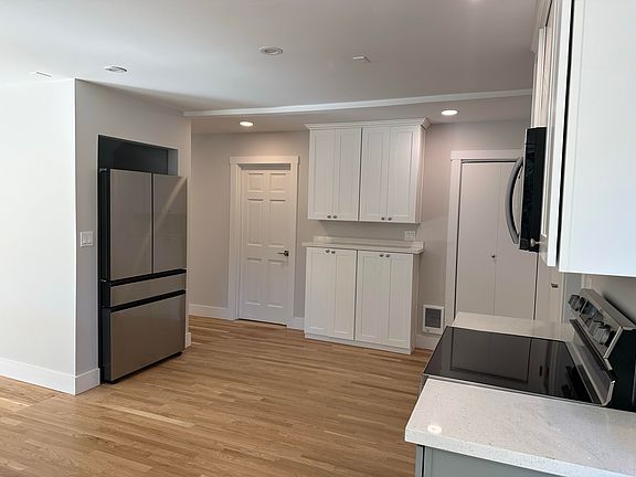 3rd image of 7001 E Loop Rd