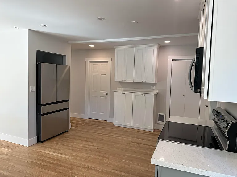 7001 E Loop Rd — Photo 3