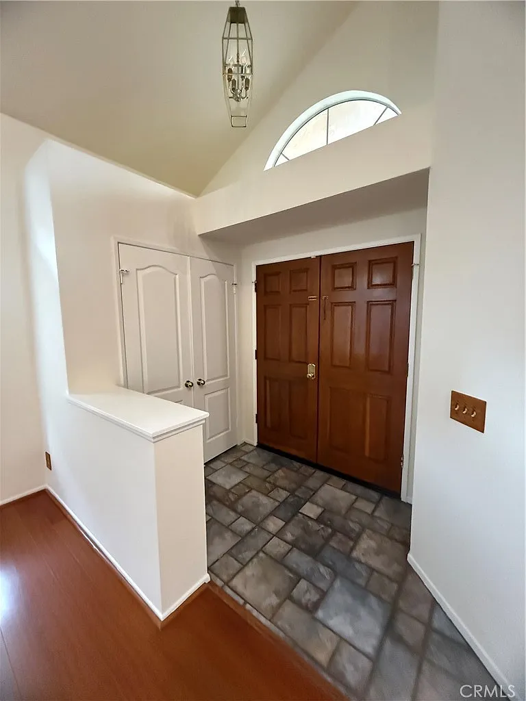 3 bed, 2.5 bath, 1864 sqft, $4,400 — Photo 3