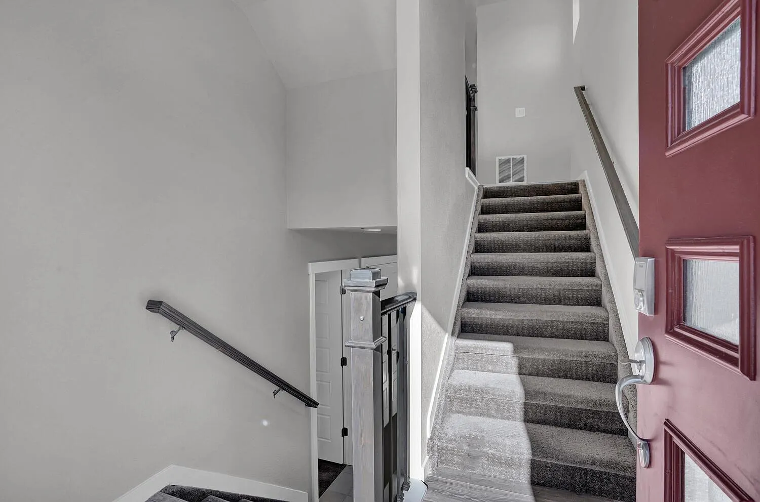 3 bed, 3.5 bath, 2146 sqft, $2,700 — Photo 3
