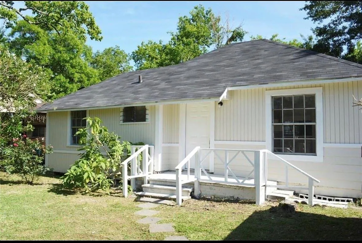 3 bed, 1.0 bath, 822 sqft, $1,240 — Photo 3