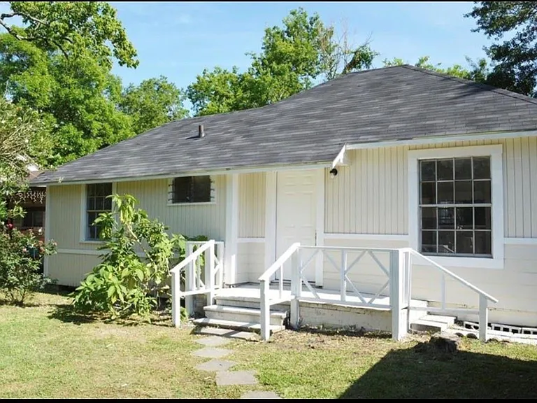 2514 Lynnfield St — Photo 3
