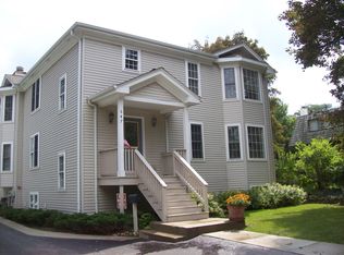 647 S Hough St #1, Barrington, IL