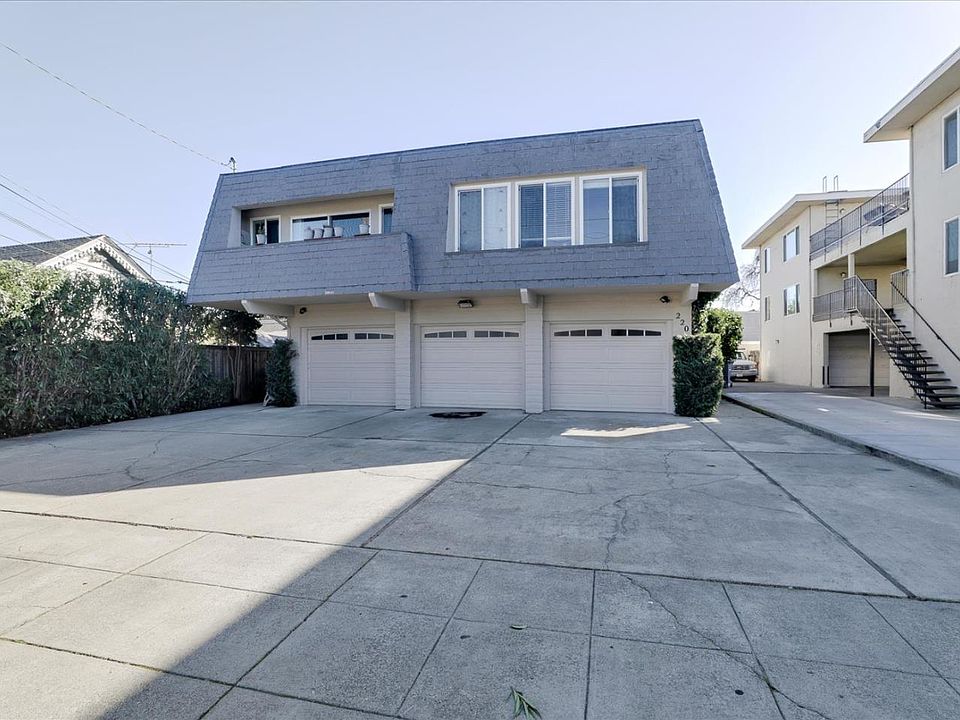 1st image of 220 Standish St