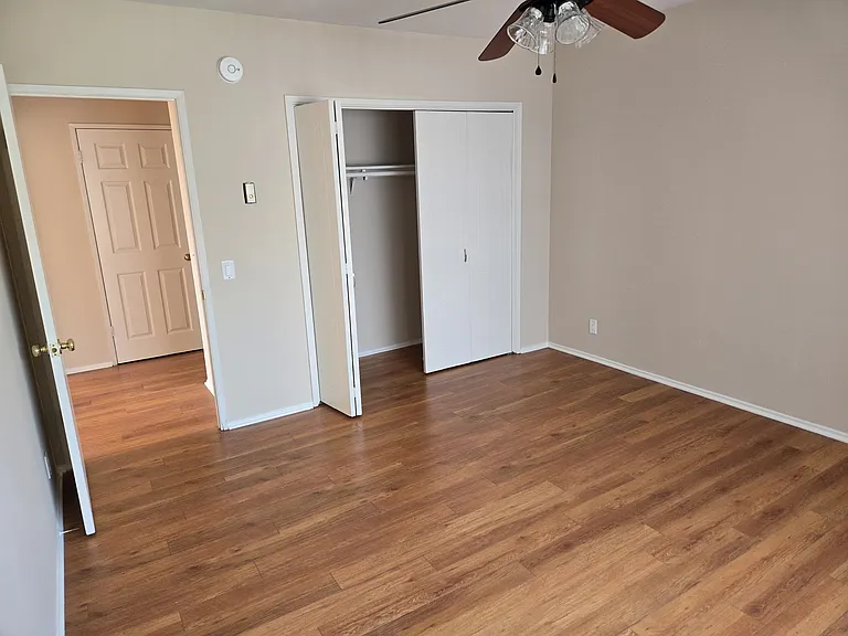 10847 Saticoy St — Photo 21