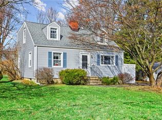 81 Gaymoor Dr, Stamford, CT 06907