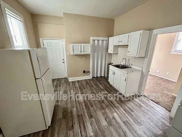 2102 W Delaware St — Photo 7