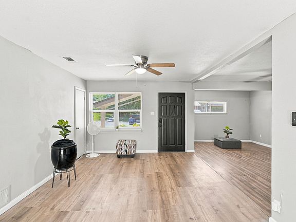 5th image of 702 Phillips Dr