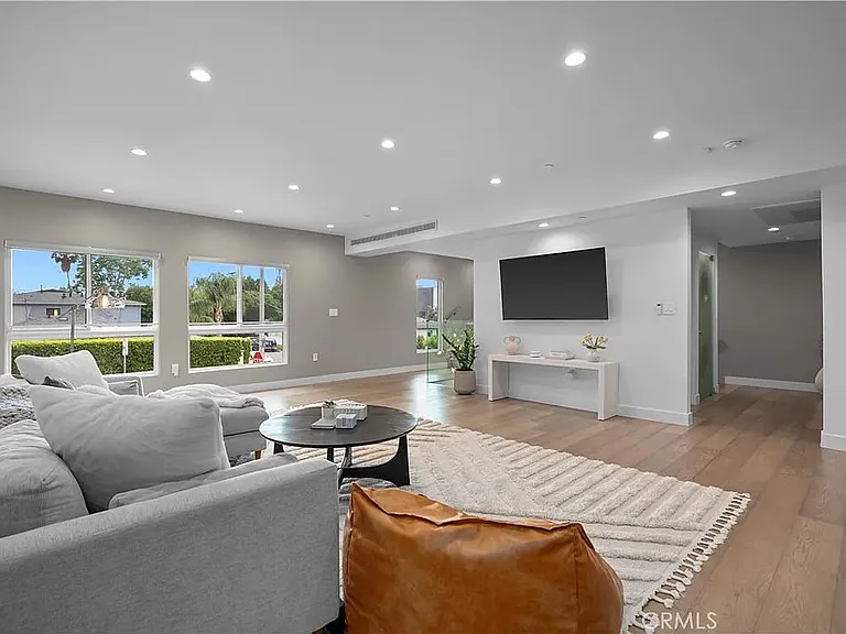 14157 Tiara St #101 — Photo 5