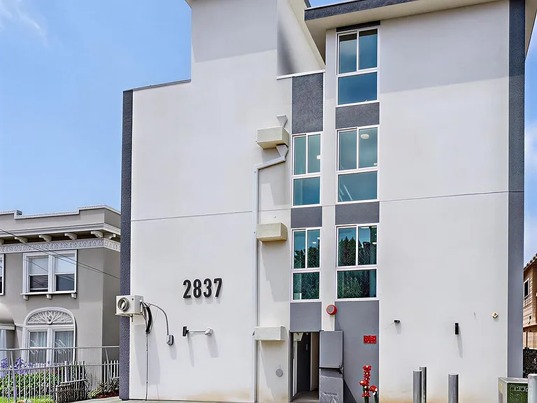 2837 San Marino St #103 — Photo 10