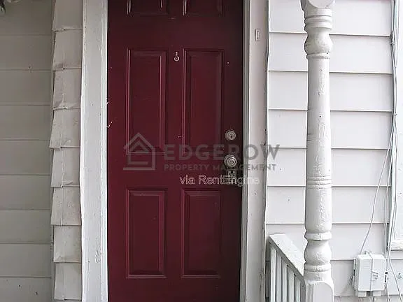 2 bed, 1.0 bath, $1,300 — Photo 2