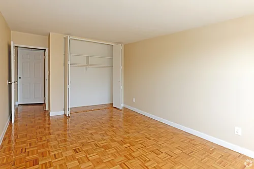 4430 Douglaston Pkwy Photo 1 4430 Douglaston Pkwy Photo 1