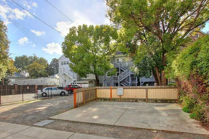 1821 Capitol Ave — Photo 13