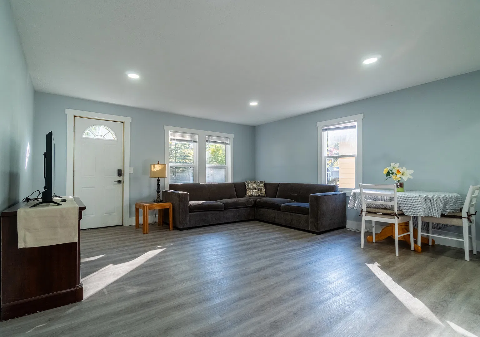 Your Home Away From Home - Cozy 2BR in Muskegon — Photo 3