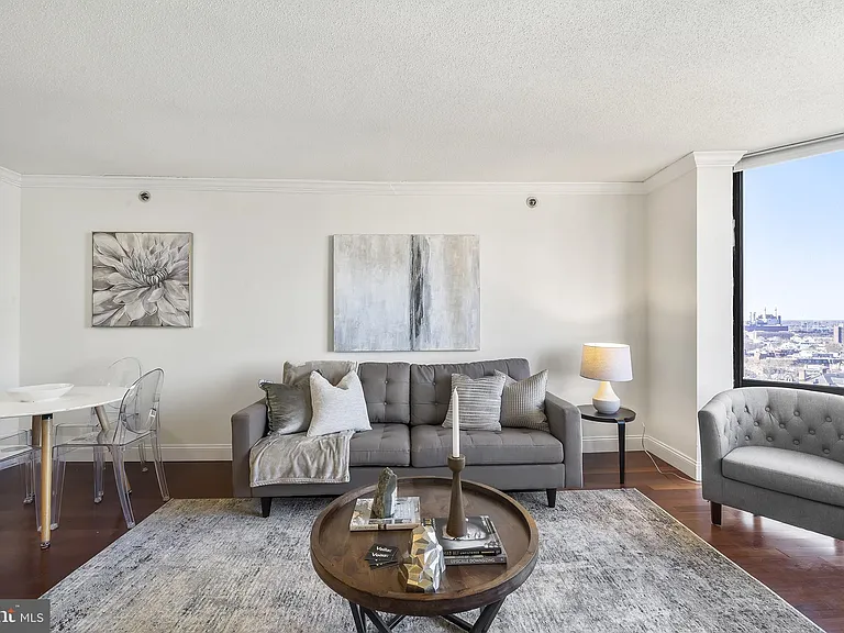 2018 Walnut St #32-16J — Photo 4
