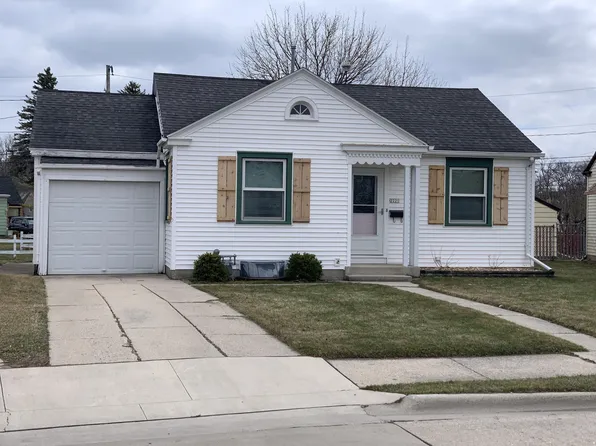 2221 Plymouth Ln, Sheboygan, WI 53081