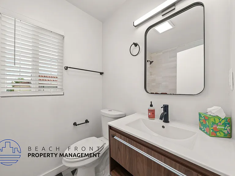 254 S Normandie Ave — Photo 10