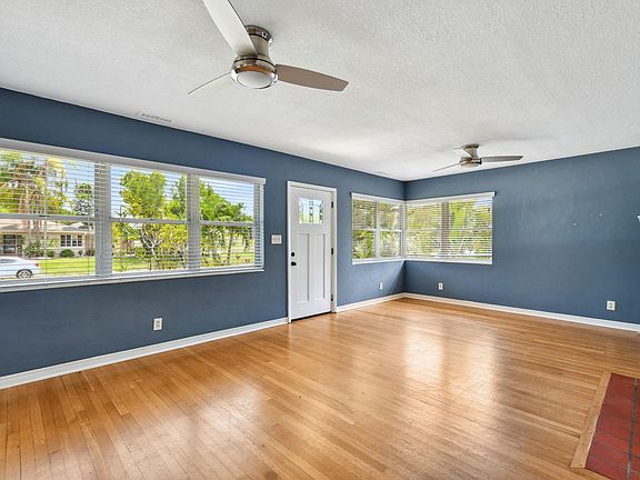 5th image of 4737 Dartmouth Ave N