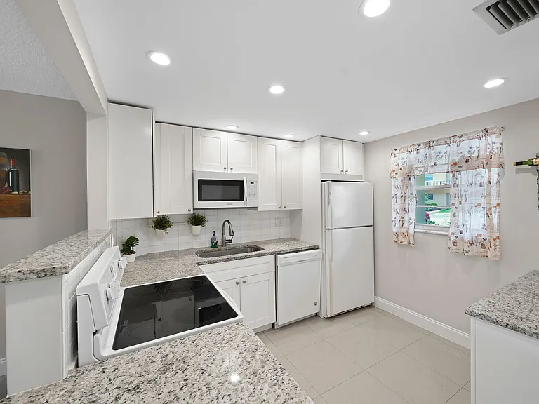 100 Berkley Rd #109 — Photo 4