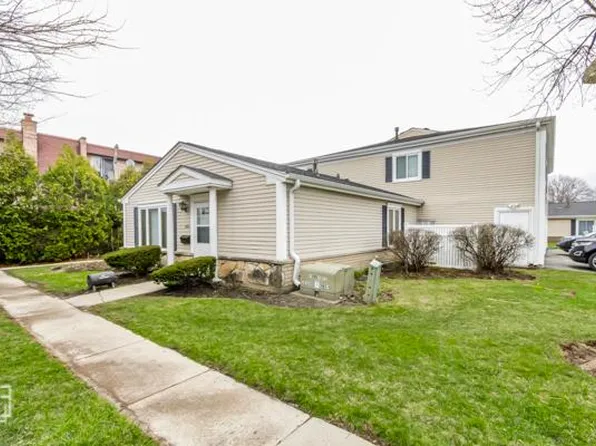 1010 Cove Dr, Prospect Heights, IL 60070