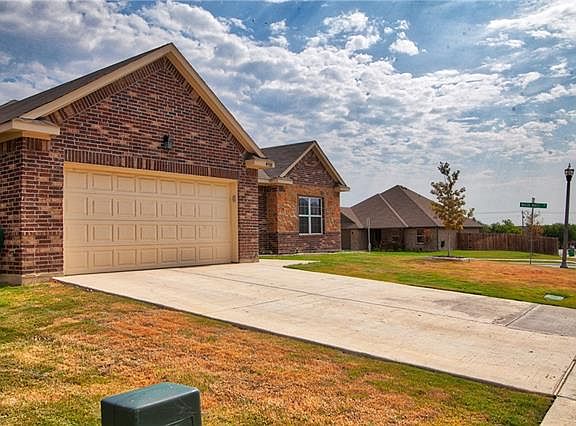 4th image of 4918 Sanger Circle Dr