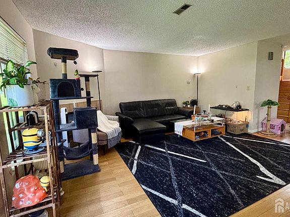 3rd image of 36 Carriage Pl