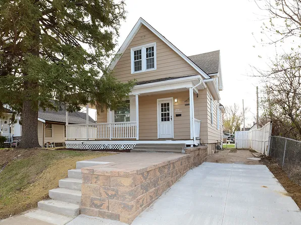 3017 Oak St, Omaha, NE 68105