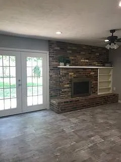 6805 Corona Dr — Photo 2