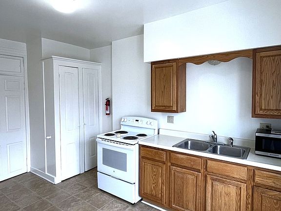 3rd image of 204 Lincoln Way E APT C