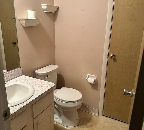 4th image of 60 Grandview Dr #2