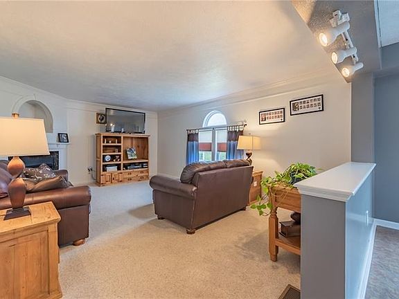 4th image of 3210 Hawk Dr