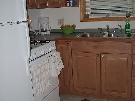 4th image of 212 2nd Ave