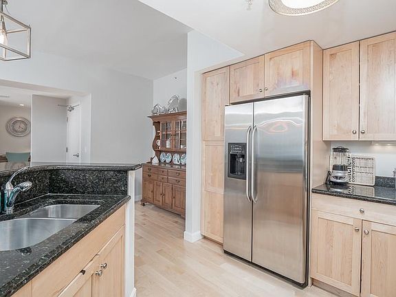 5th image of 550 Pleasant St Ste 204