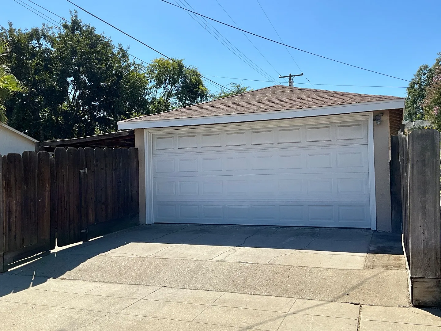 1498 N. Thorne Ave. — Photo 3