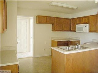4th image of 203 Lucan Dr