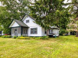 35 Back Bay Rd, Santa Clara, NY 12983