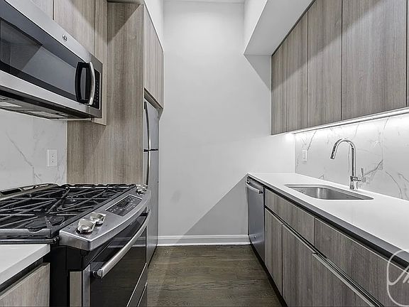 5th image of 15 Park Row APT 8G