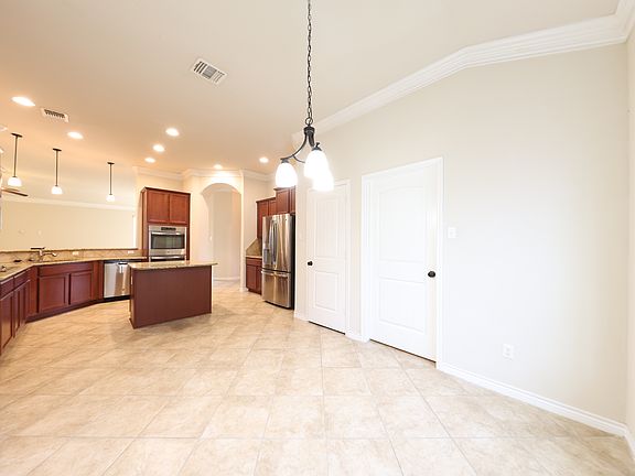 5th image of 818 Valentino Dr