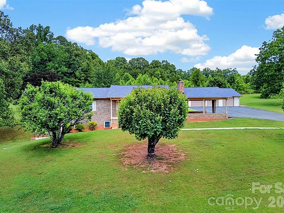 3rd image of 5882 Harmony Grove Rd