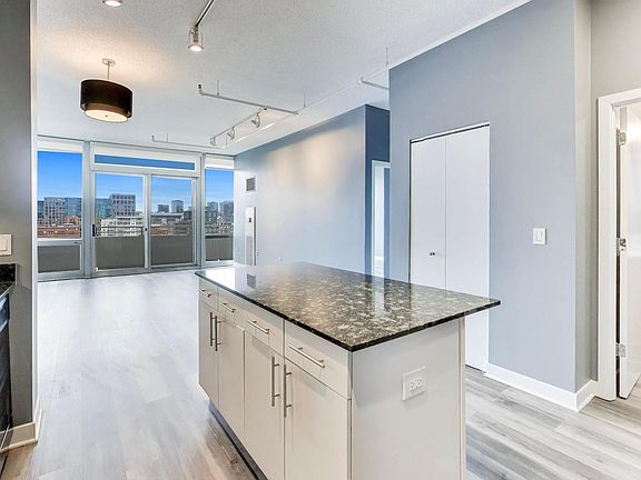 5th image of 737 W Washington Blvd APT 1109