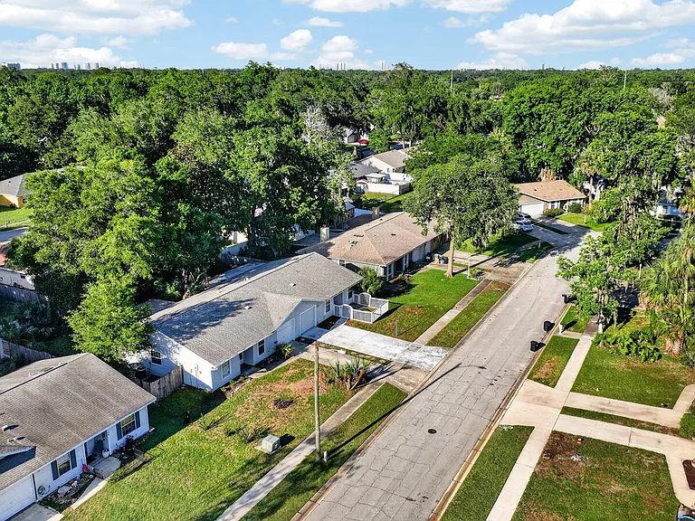 1133 Squirrel Nest Ln — Photo 34