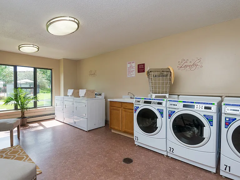 Windsor South Apartments — Photo 23