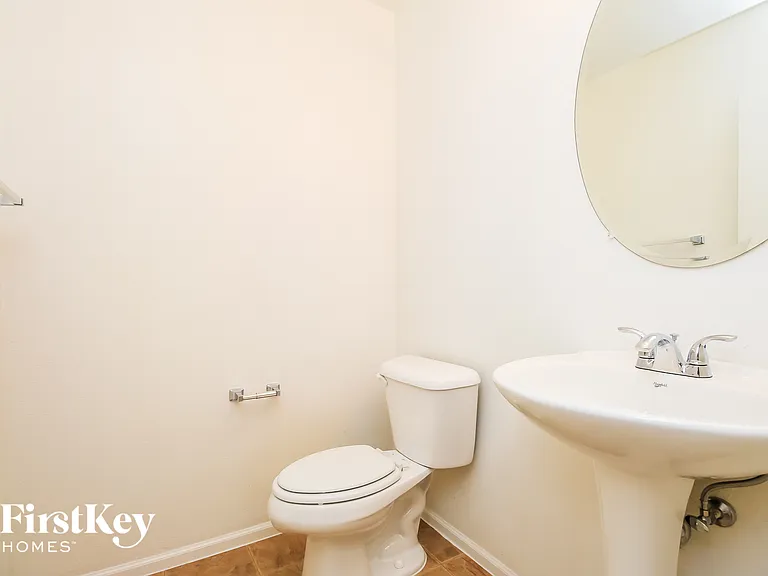313 W Hereford Dr — Photo 14