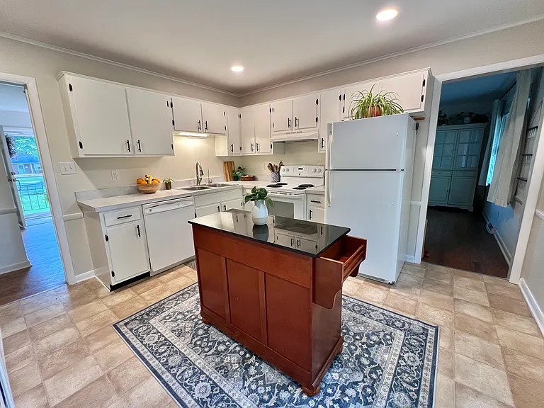 23054 Town Creek Dr — Photo 3