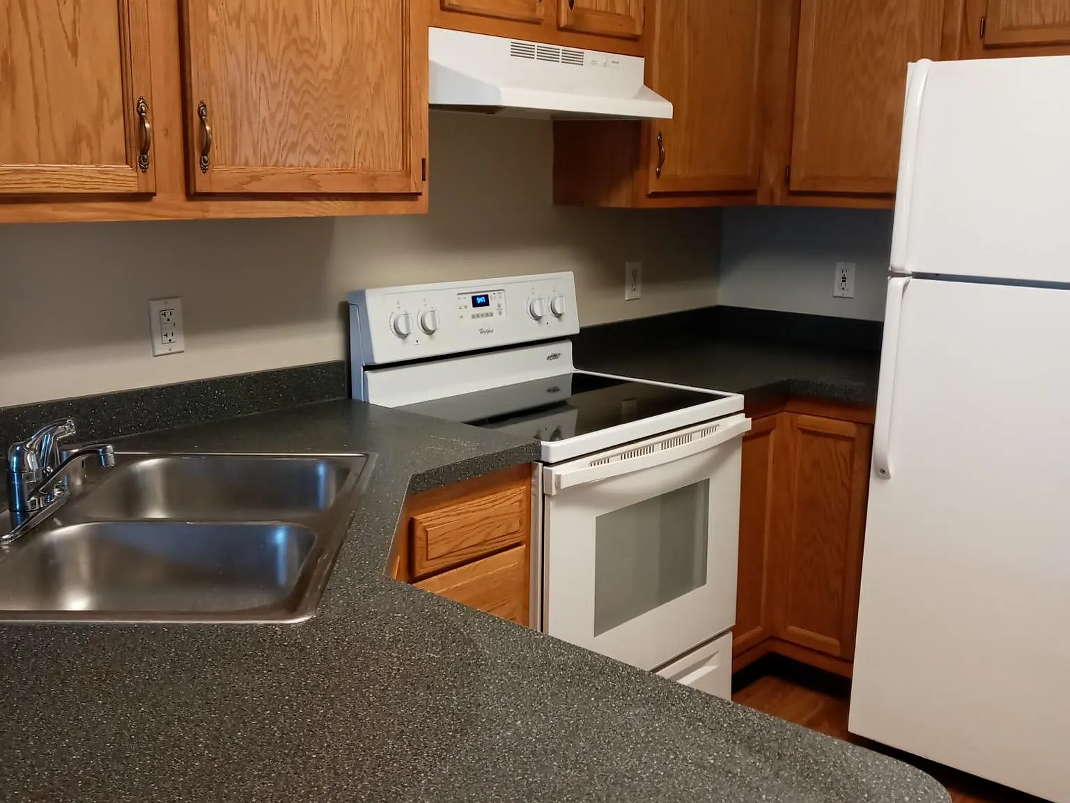 3 bed, 1200 sqft, $1,325 — Photo 3
