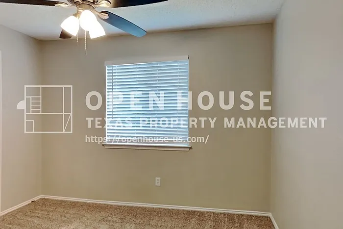 1022 Halifax Ln — Photo 14