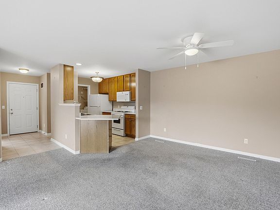 4th image of 9735 Wildwood Ct Unit 1-B