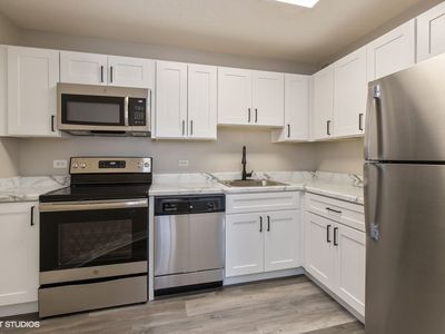 1800 Wedgewood Dr, Gurnee, IL, 60031