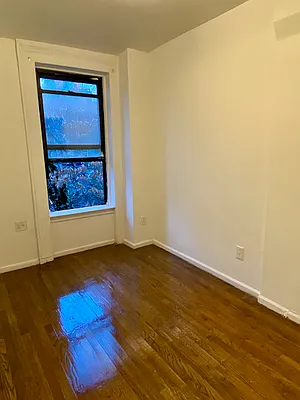 Rented by Green Line Realty | media 12