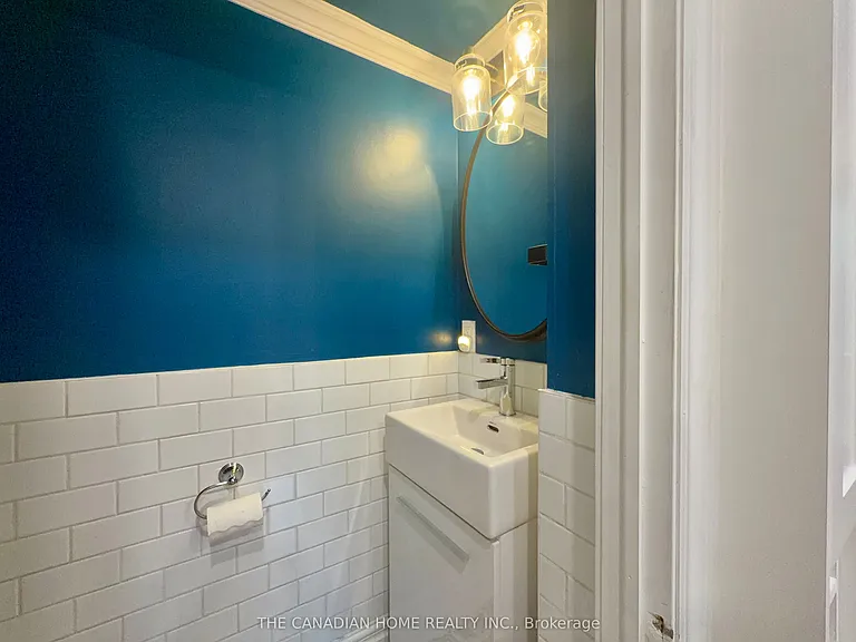 71 English St — Photo 18